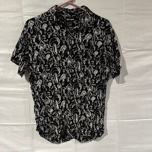 Women’s Hot Topic Black and White Patterned Button Down Shirt